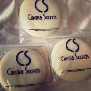 Cinema Secrets professional powder puff